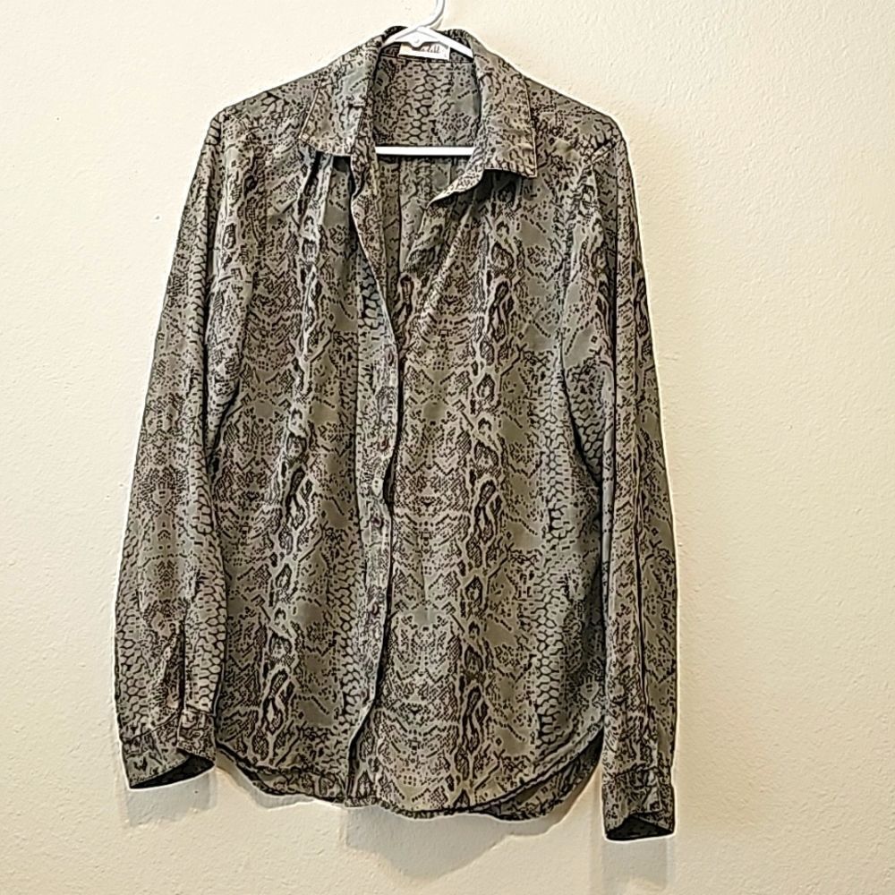 Anthropologie Bella dahl button down shirt size large